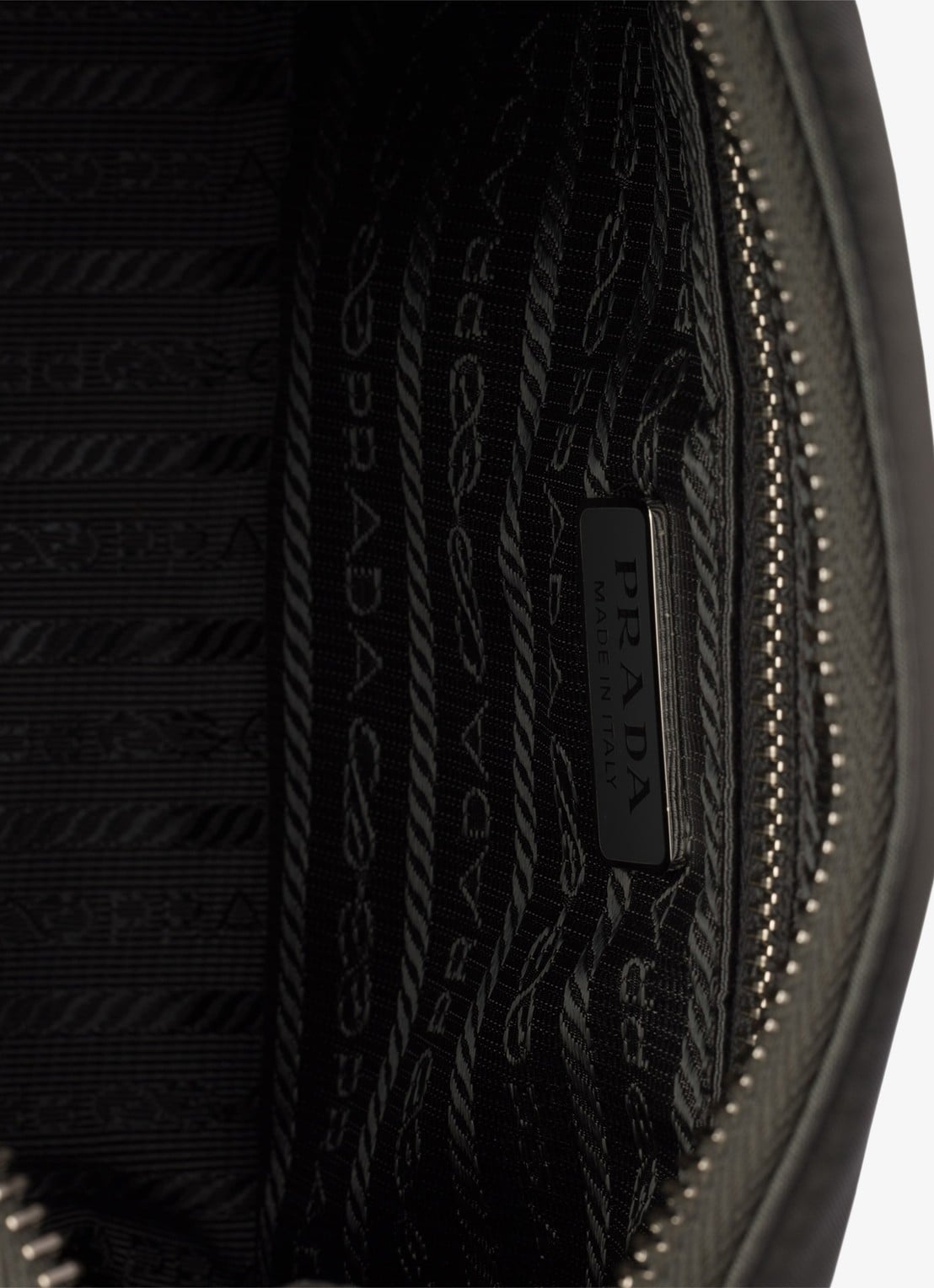 Prada Re-Edition 2005 Re-Nylon Mini schoudertas met leren details - detail middengrijs