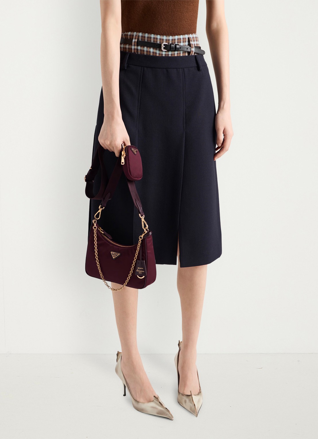 Prada Re-Edition 2005 Re-Nylon schoudertas met leren details - detail 5 bordeauxrood