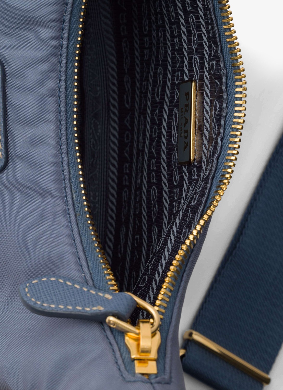 Prada Re-Edition 2005 Re-Nylon schoudertas met leren details - detail 2 staalblauw