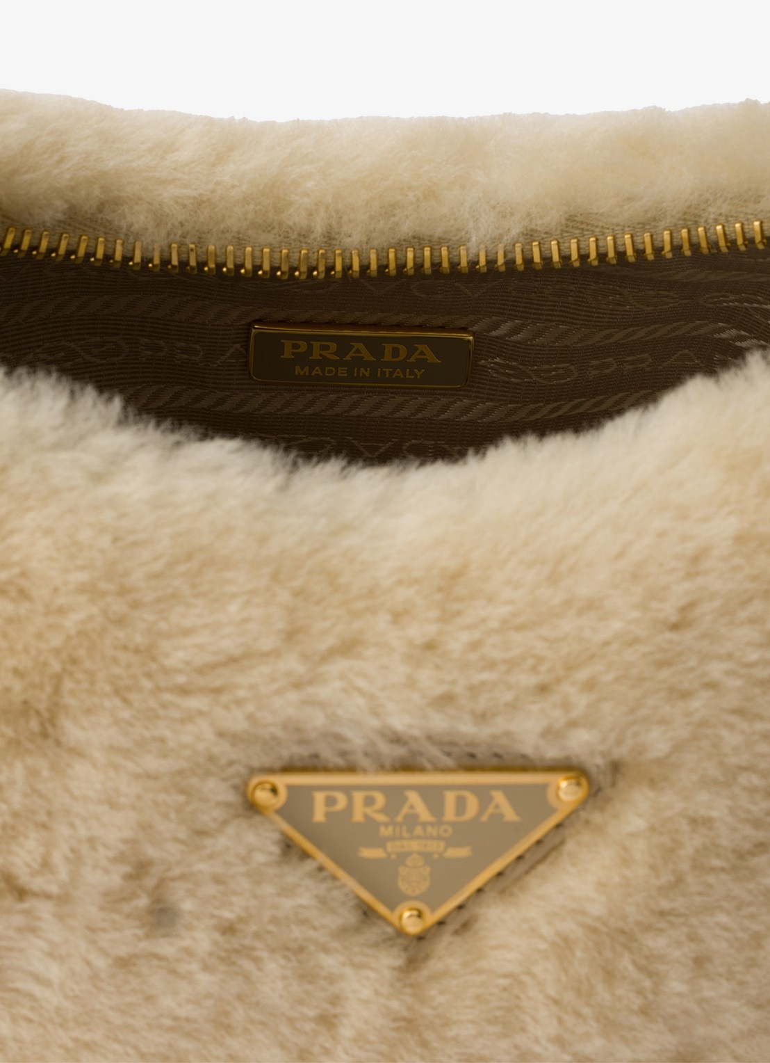 Prada Re-Edition Mini schoudertas van lamsvacht - detail 7 beige
