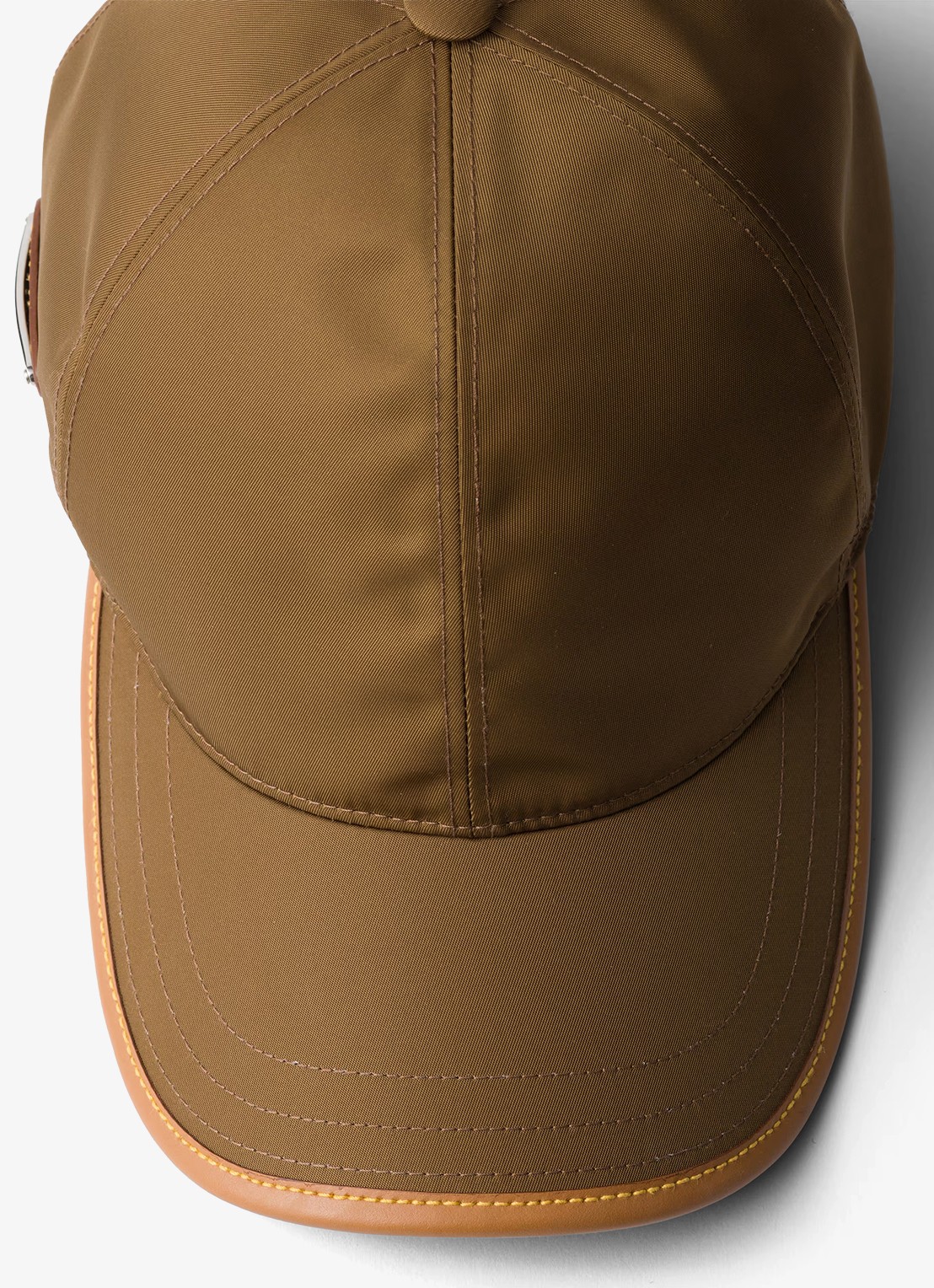 Prada Re-Nylon baseball pet met logo en leren details - detail 2 camel