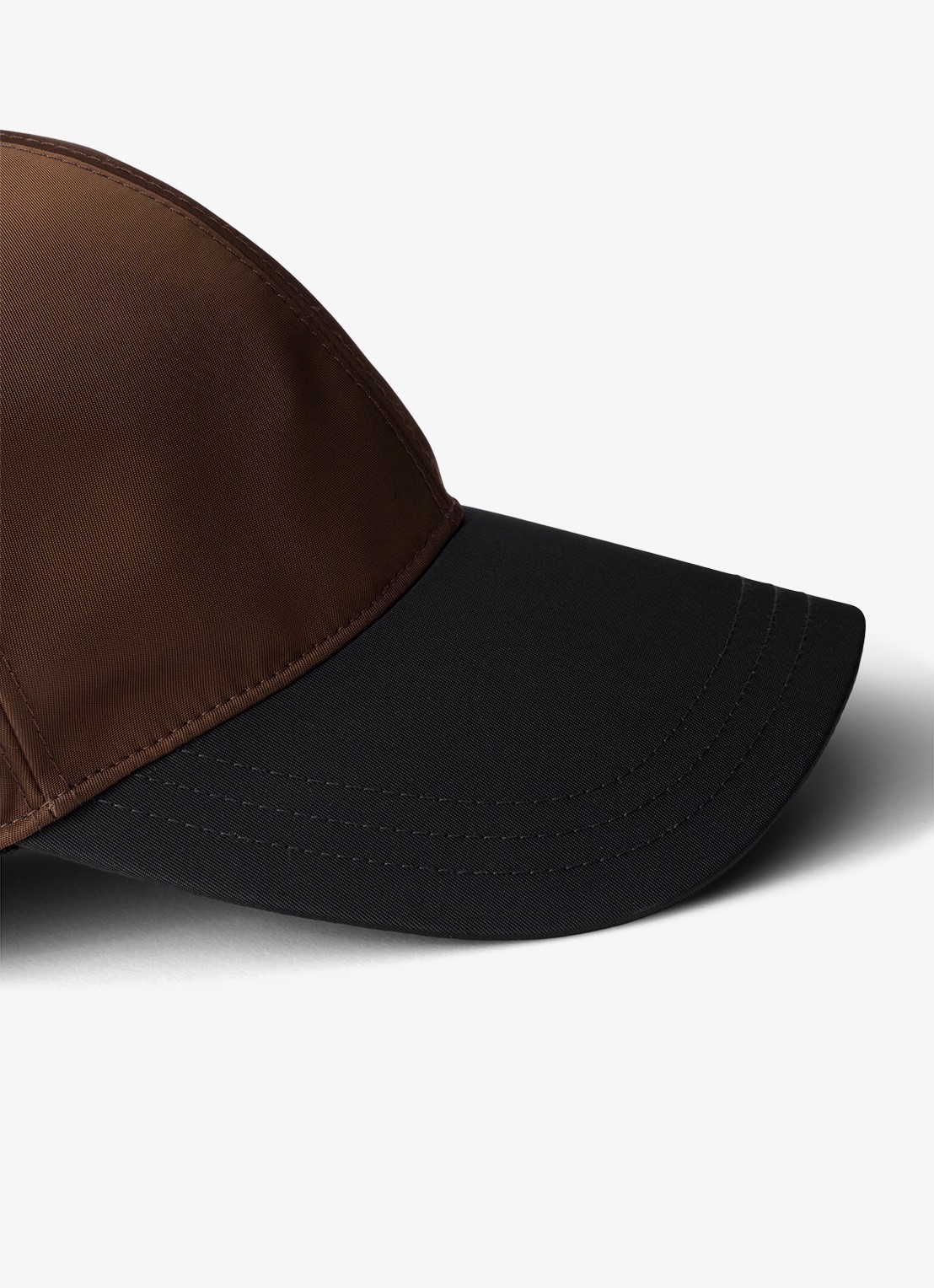 Prada Re-Nylon baseball pet met logo - detail bruin