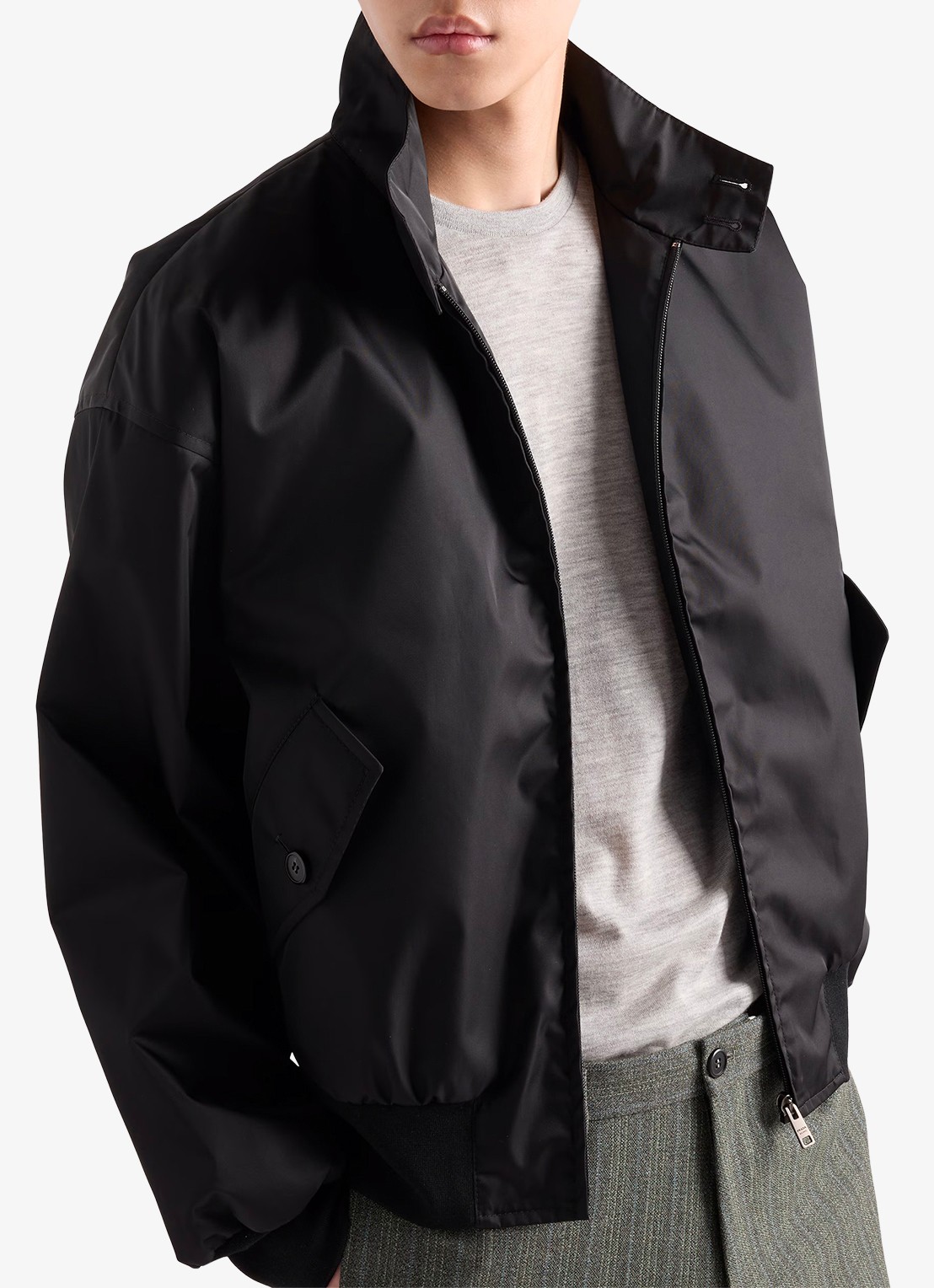 Prada Re-Nylon bomberjack met klepzakken - detail 4 zwart