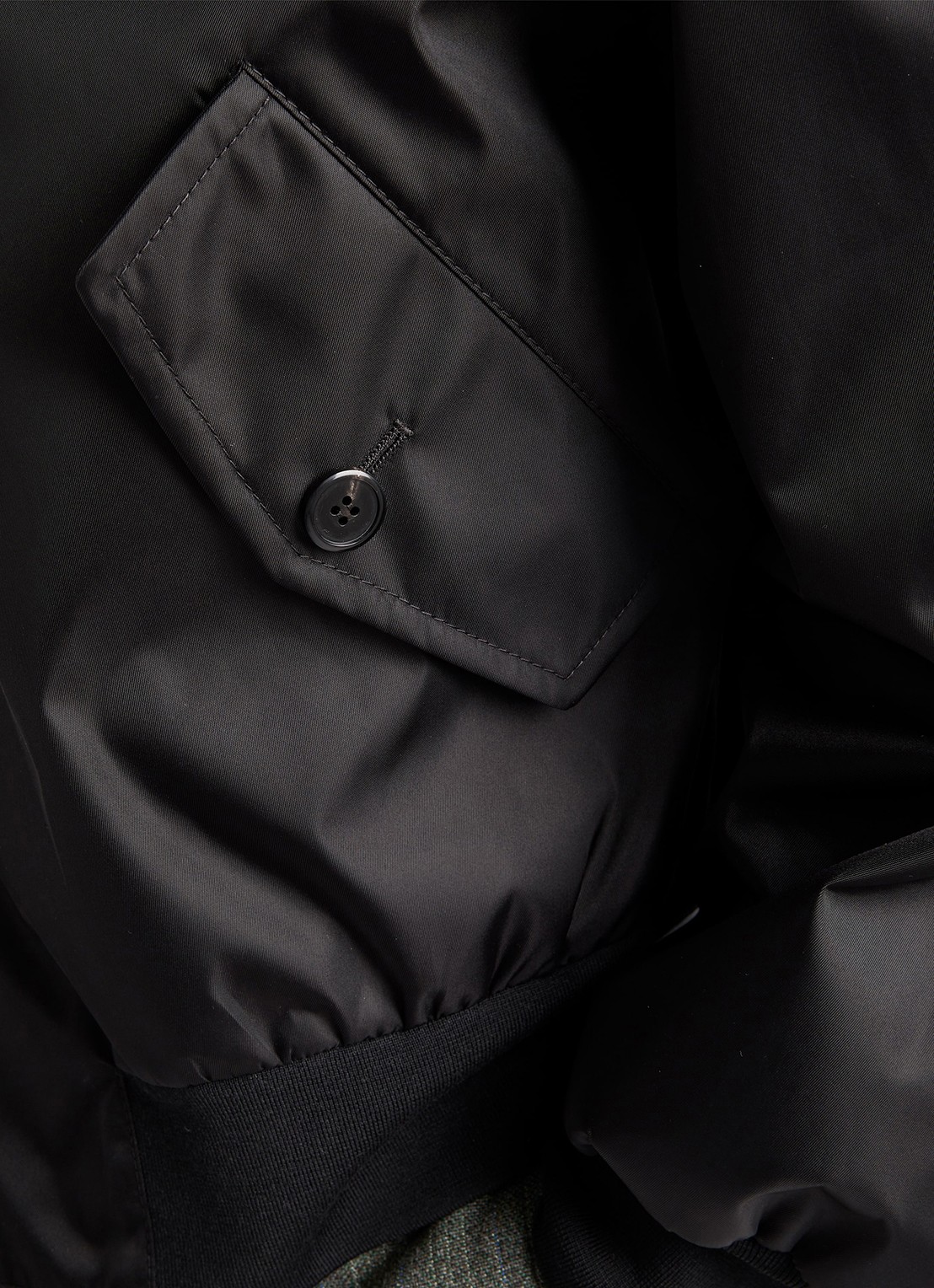 Prada Re-Nylon bomberjack met klepzakken - detail 6 zwart