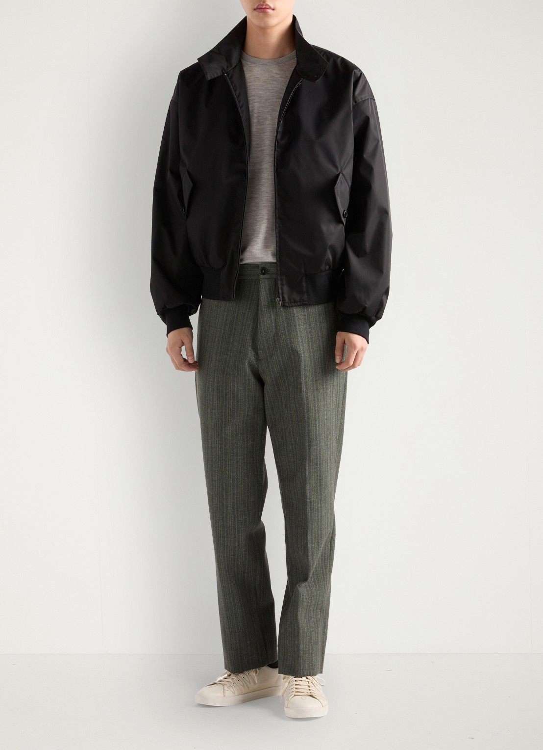 Prada Re-Nylon bomberjack met klepzakken - voorkant 2 zwart