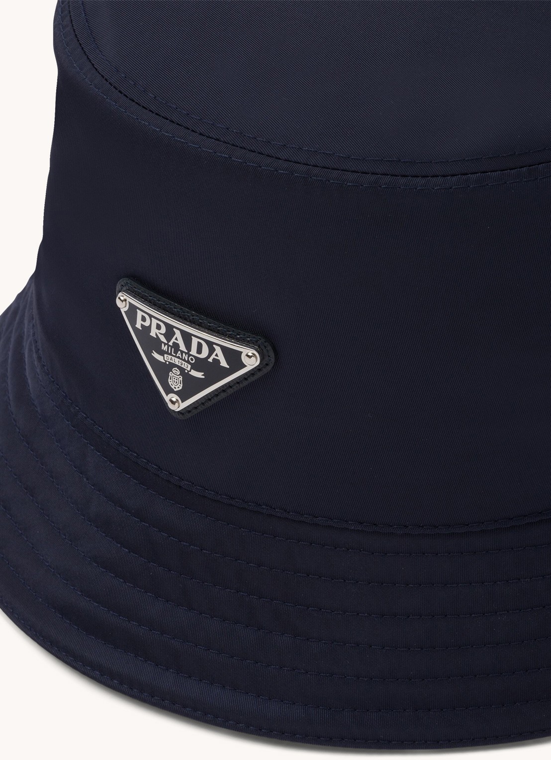 Prada Re-Nylon bucket hoed met logo - detail 2 donkerblauw