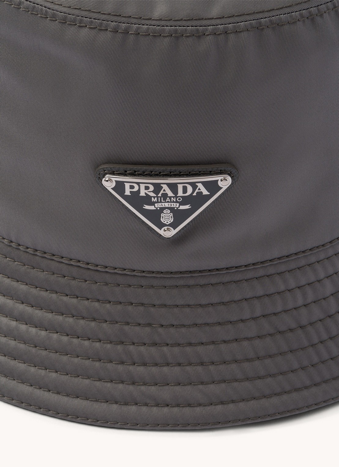 Prada Re-Nylon bucket hoed met logo - detail 2 grijs