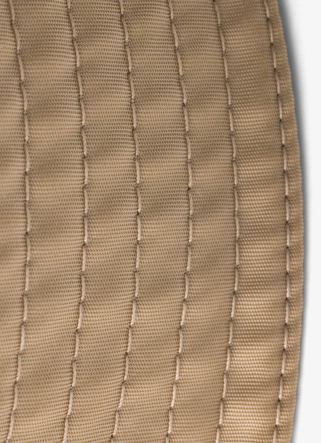 Prada Re-Nylon bucket hoed met logo - detail donkerbeige