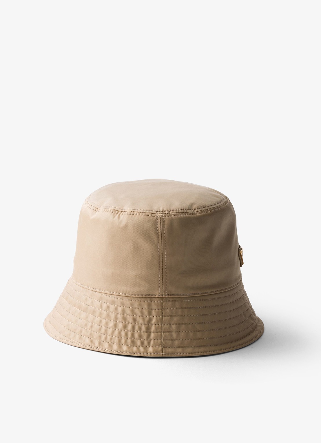 Prada Re-Nylon bucket hoed met logo - voorkant 3 donkerbeige