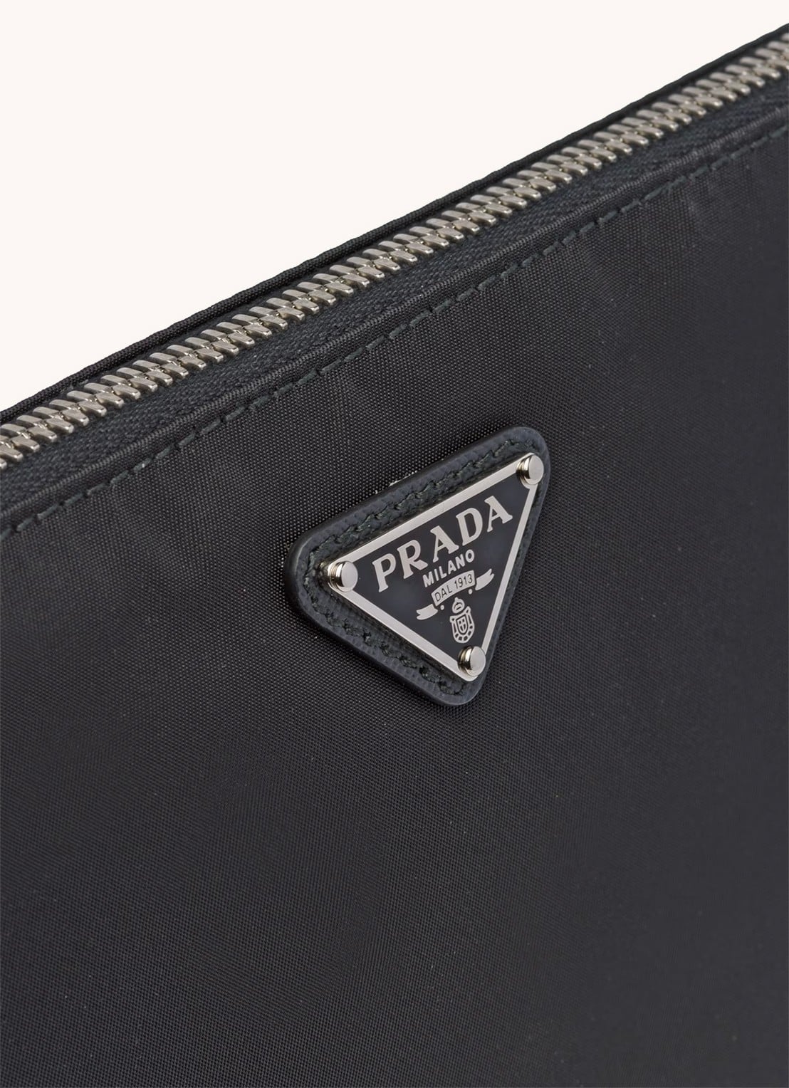 Prada Re-Nylon clutch met leren details - detail 5 zwart