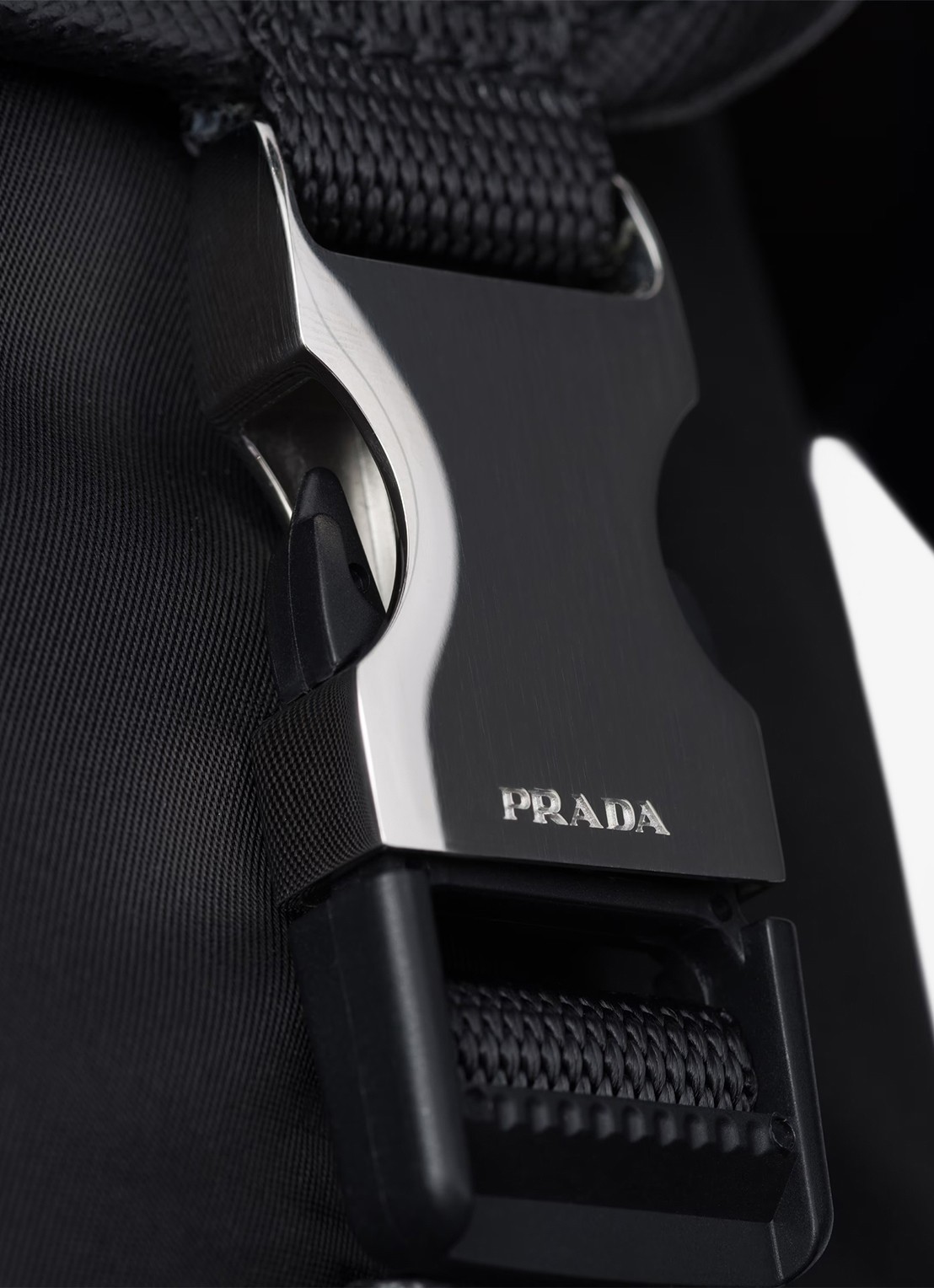 Prada Re-Nylon crossbodytas met leren details - detail 4 zwart