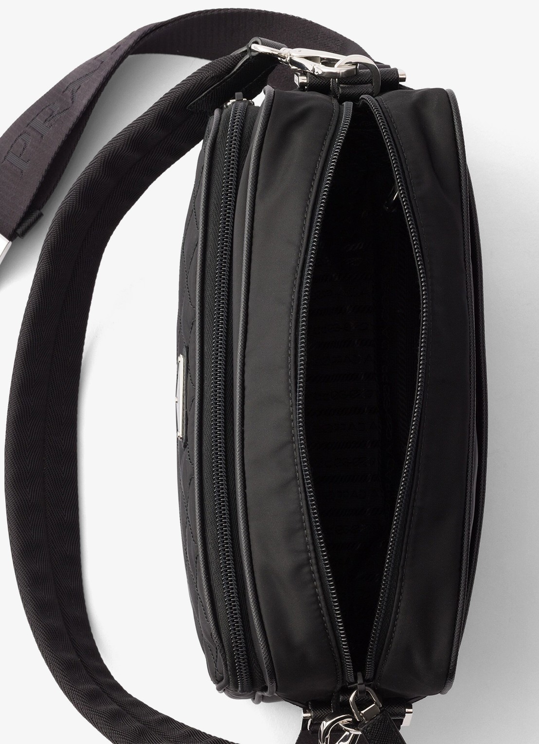 Prada Re-Nylon crossbodytas met leren details - detail 4 zwart