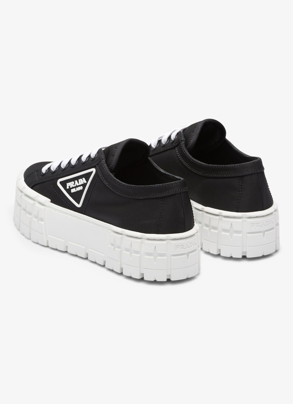 Prada Re-Nylon Double Wheel sneaker met logo en plateauzool - achterkant 3 zwart