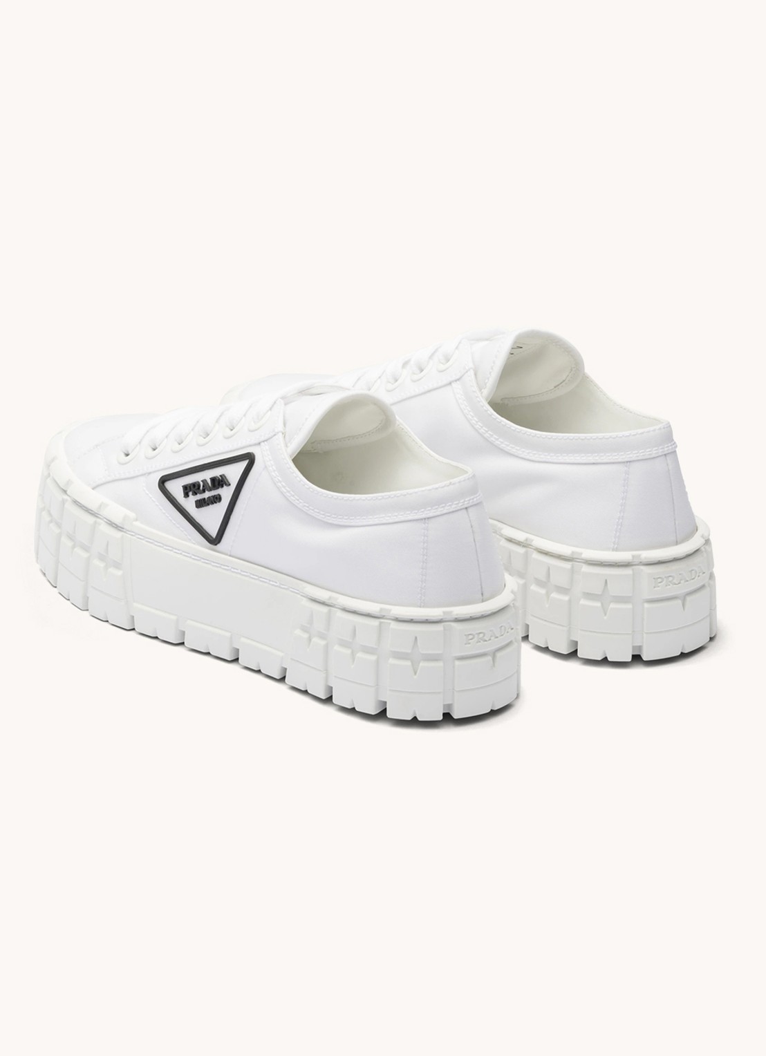 Prada Re-Nylon Double Wheel sneaker met logo en plateauzool - detail 2 wit