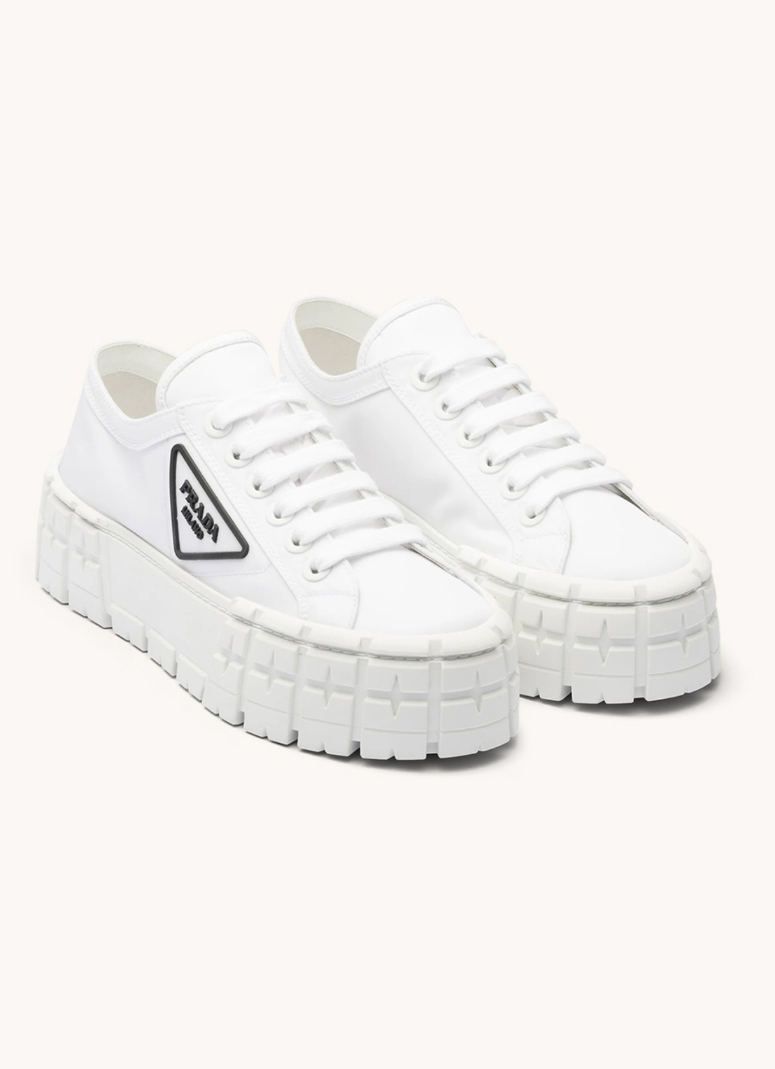 Prada Re-Nylon Double Wheel sneaker met logo en plateauzool - voorkant 4 wit