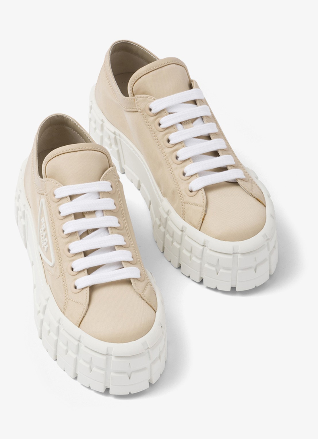 Prada Re-Nylon Double Wheel sneaker met logo en plateauzool - detail 6 donkerbeige