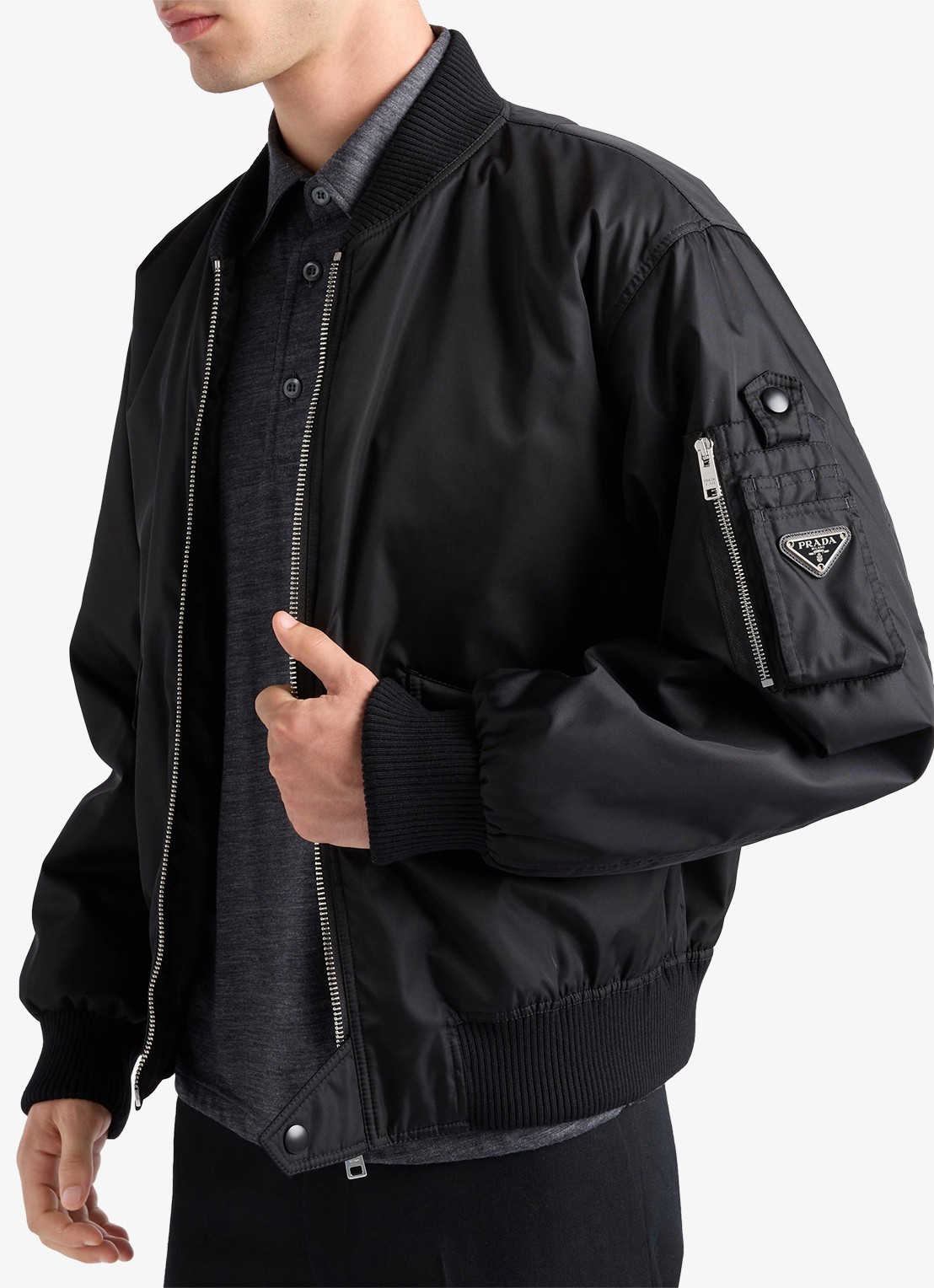 Prada Re-Nylon gewatteerd bomberjack met klepzakken - detail zwart