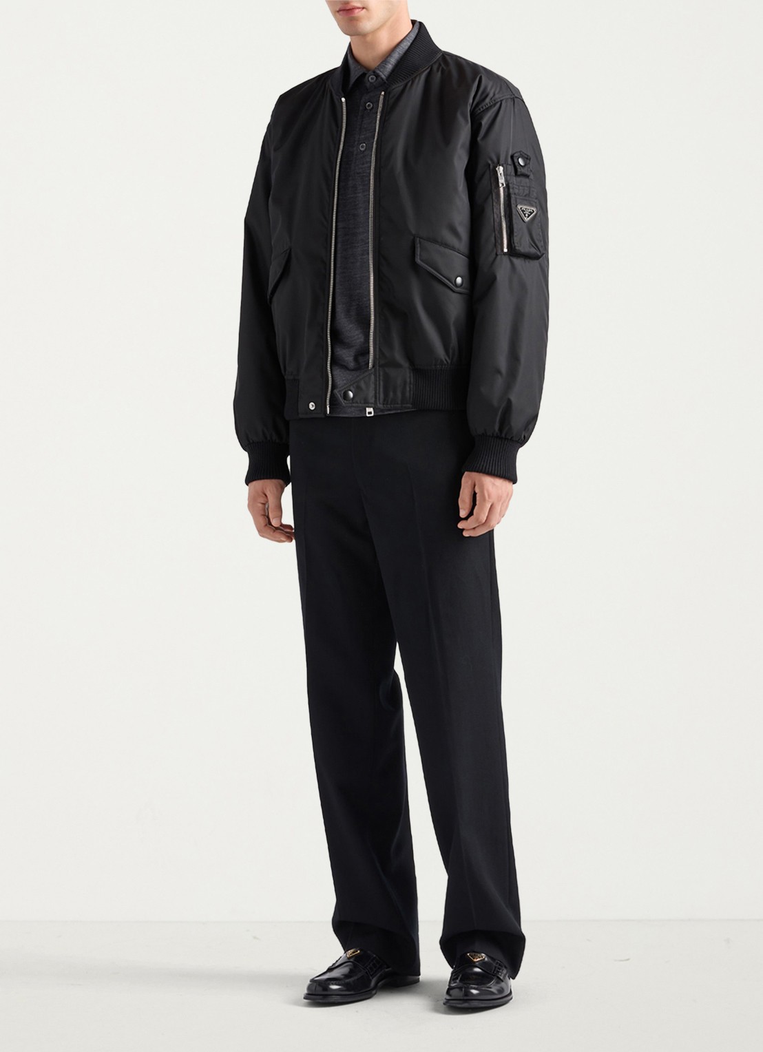 Prada Re-Nylon gewatteerd bomberjack met klepzakken - voorkant 4 zwart