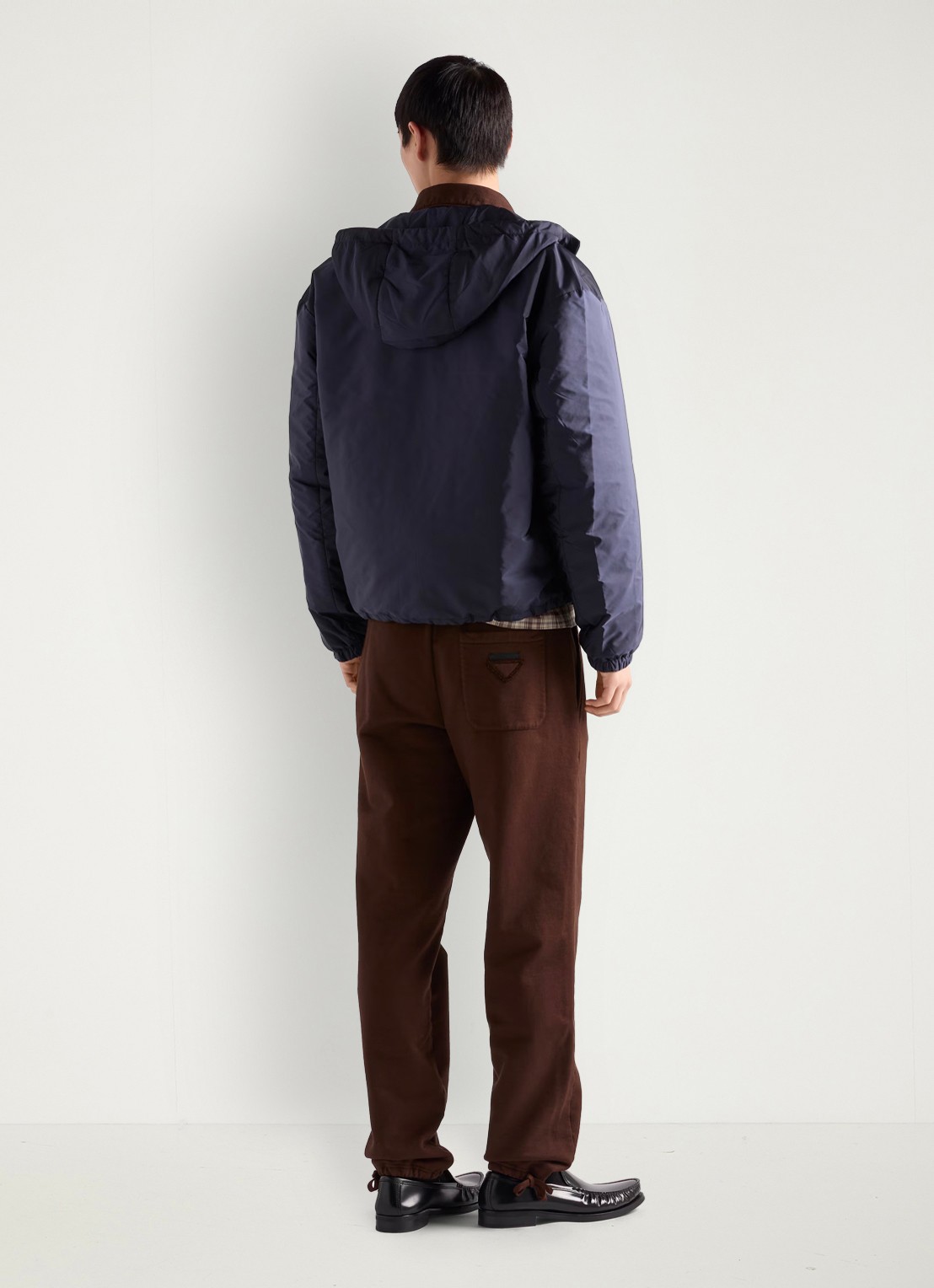 Prada Re-Nylon gewatteerd jack met steekzakken - achterkant 7 donkerblauw