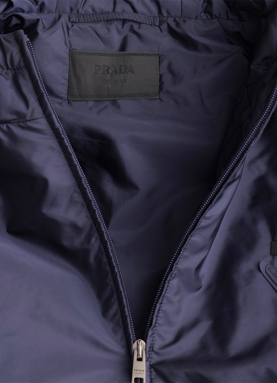 Prada Re-Nylon gewatteerd jack met steekzakken - detail 6 donkerblauw