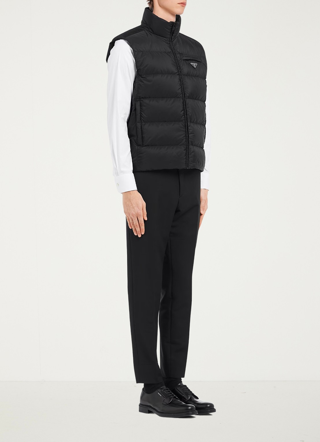 Prada Re-Nylon gewatteerde bodywarmer met donsvulling - detail zwart