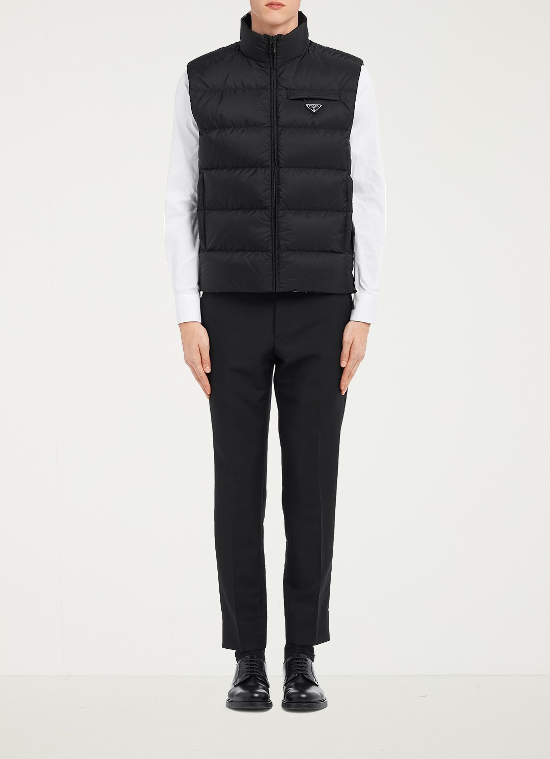 Prada Re-Nylon gewatteerde bodywarmer met donsvulling - voorkant 4 zwart