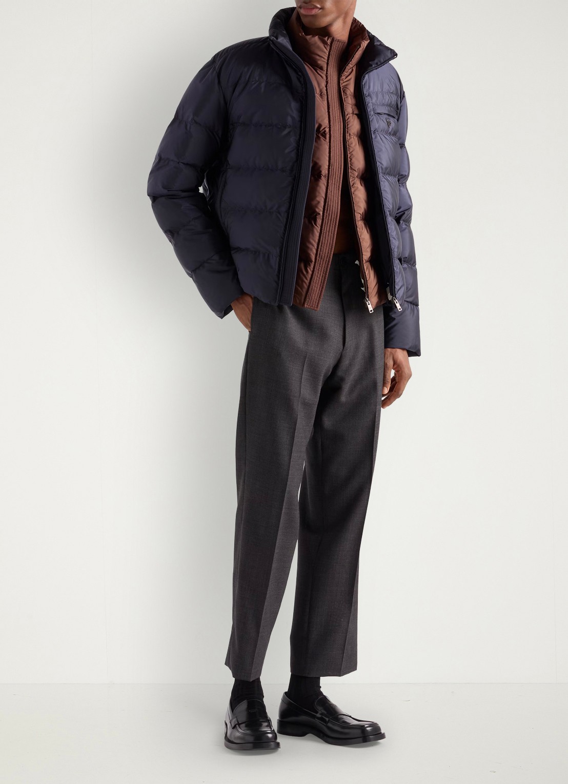 Prada Re-Nylon gewatteerde bodywarmer met donsvulling - detail bruin