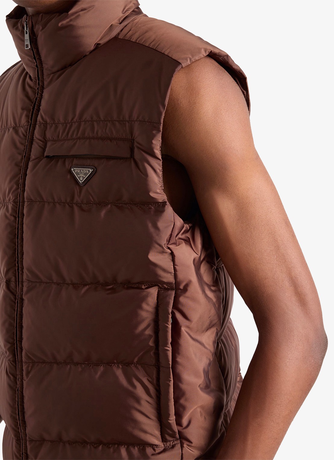 Prada Re-Nylon gewatteerde bodywarmer met donsvulling - detail 2 bruin