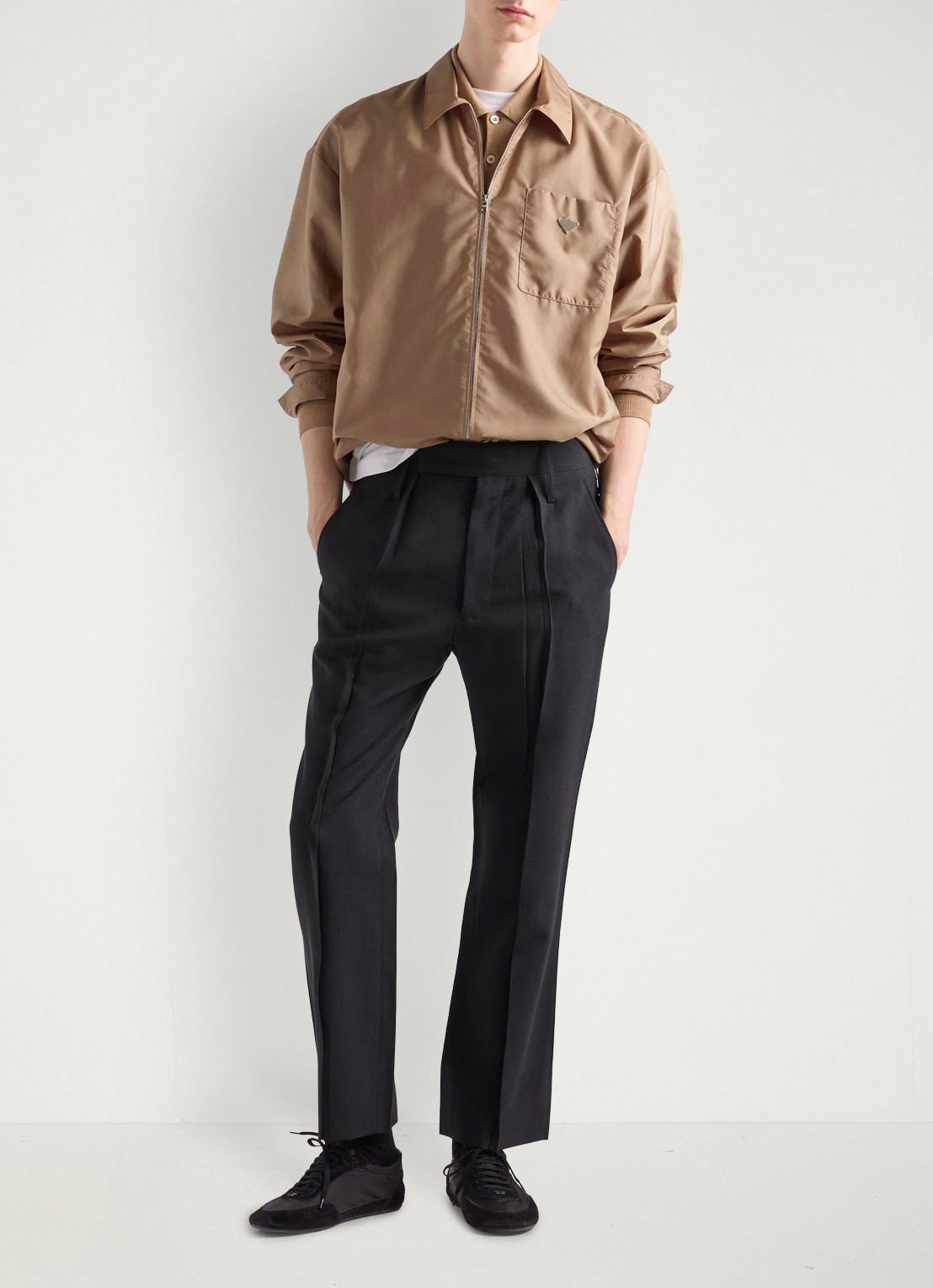 Prada Re-Nylon jack met borstzak - voorkant 2 beige