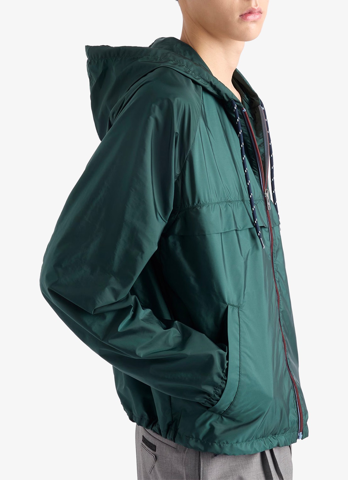 Prada Re-Nylon jack met capuchon en steekzakken - detail donkergroen