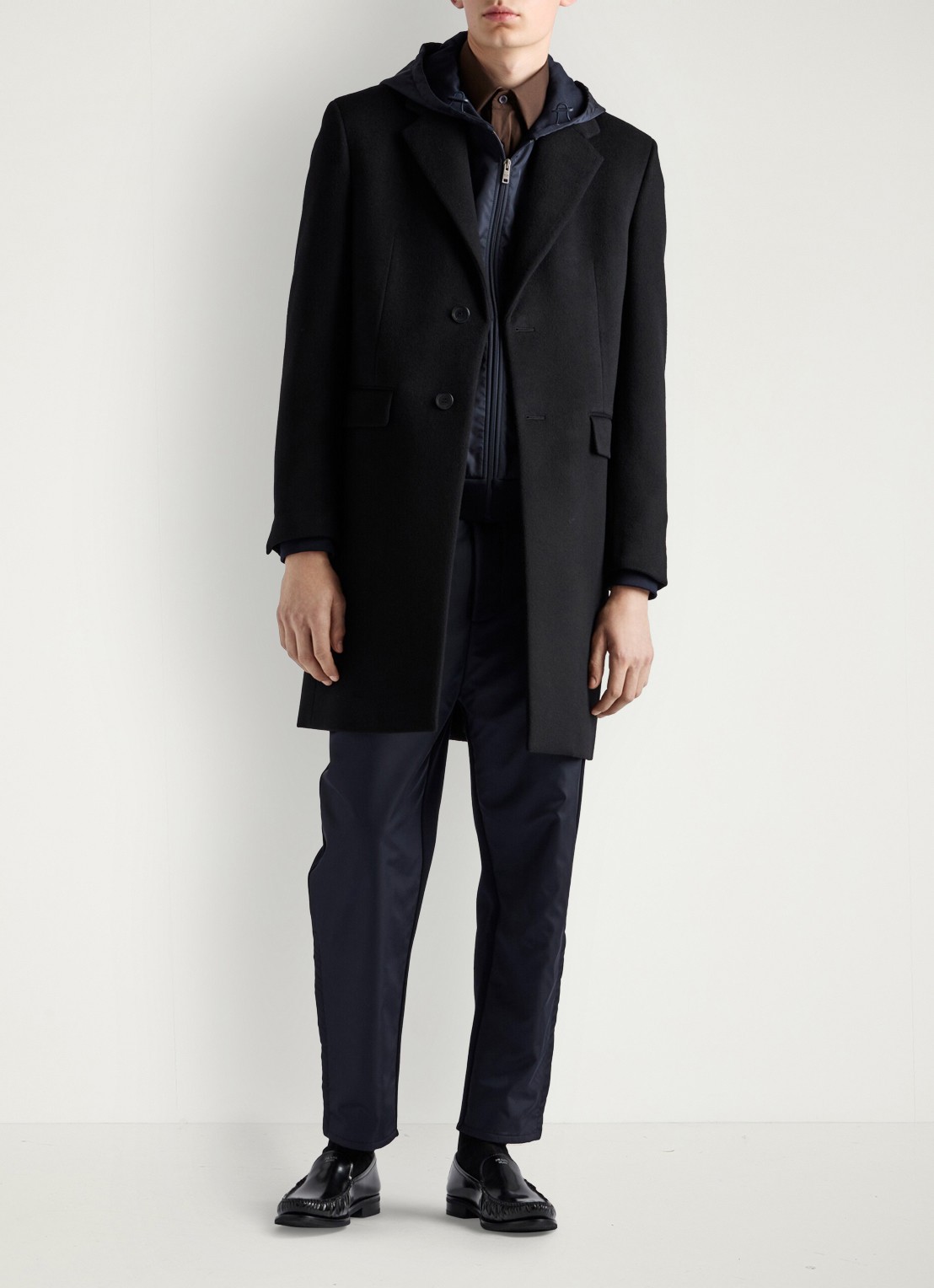 Prada Re-Nylon jack met capuchon en steekzakken - detail donkerblauw