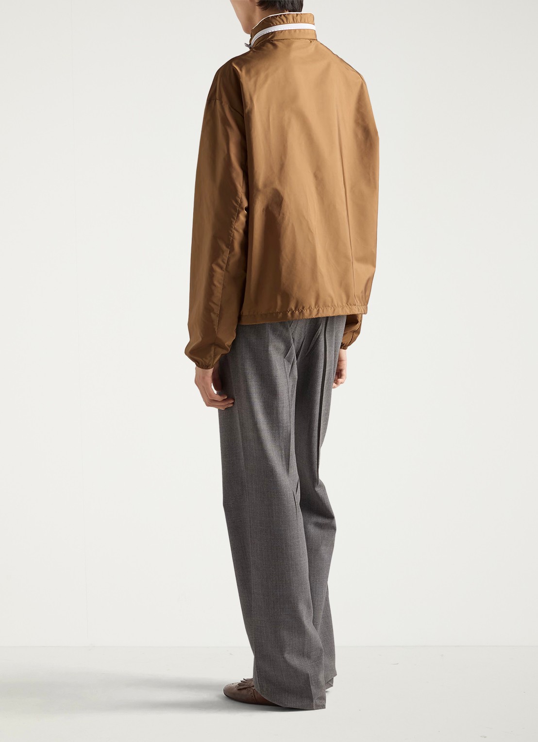 Prada Re-Nylon jack met opbergbare capuchon - achterkant camel