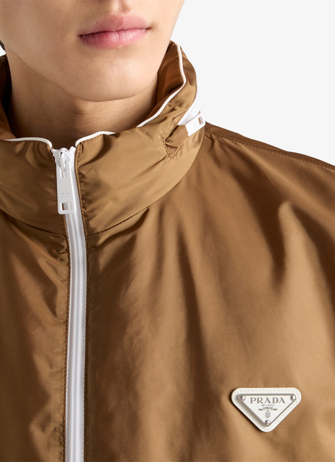 Prada Re-Nylon jack met opbergbare capuchon - detail 5 camel