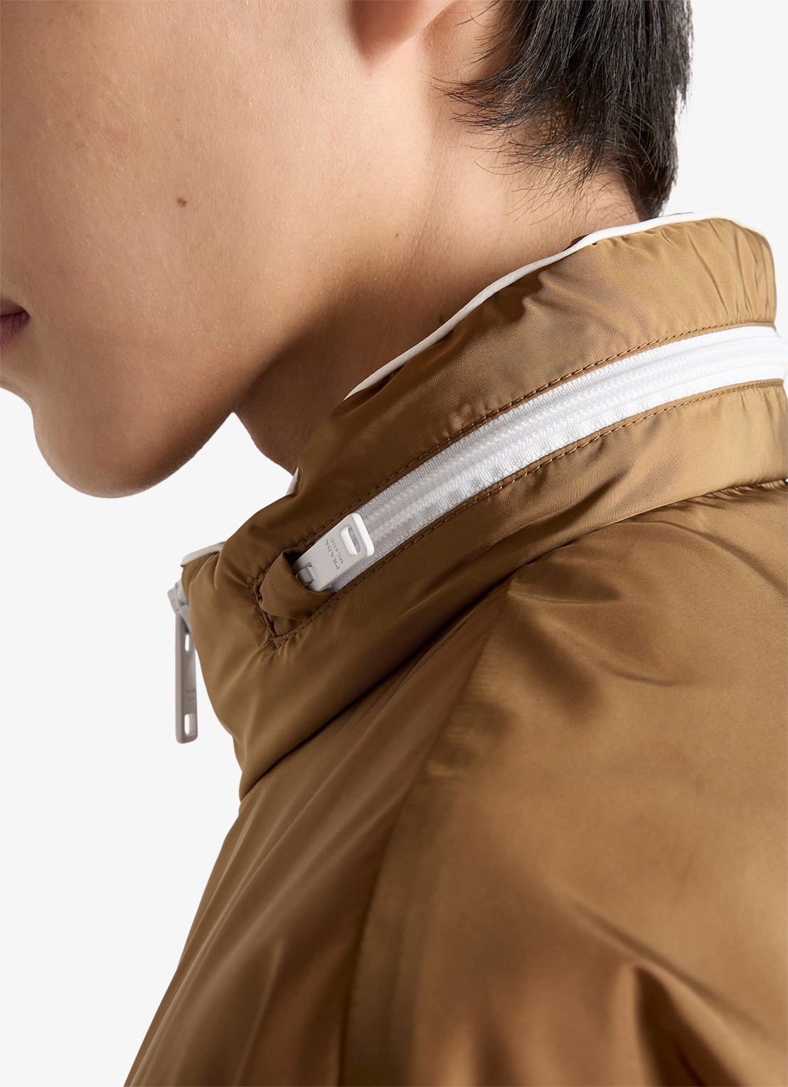 Prada Re-Nylon jack met opbergbare capuchon - detail 6 camel