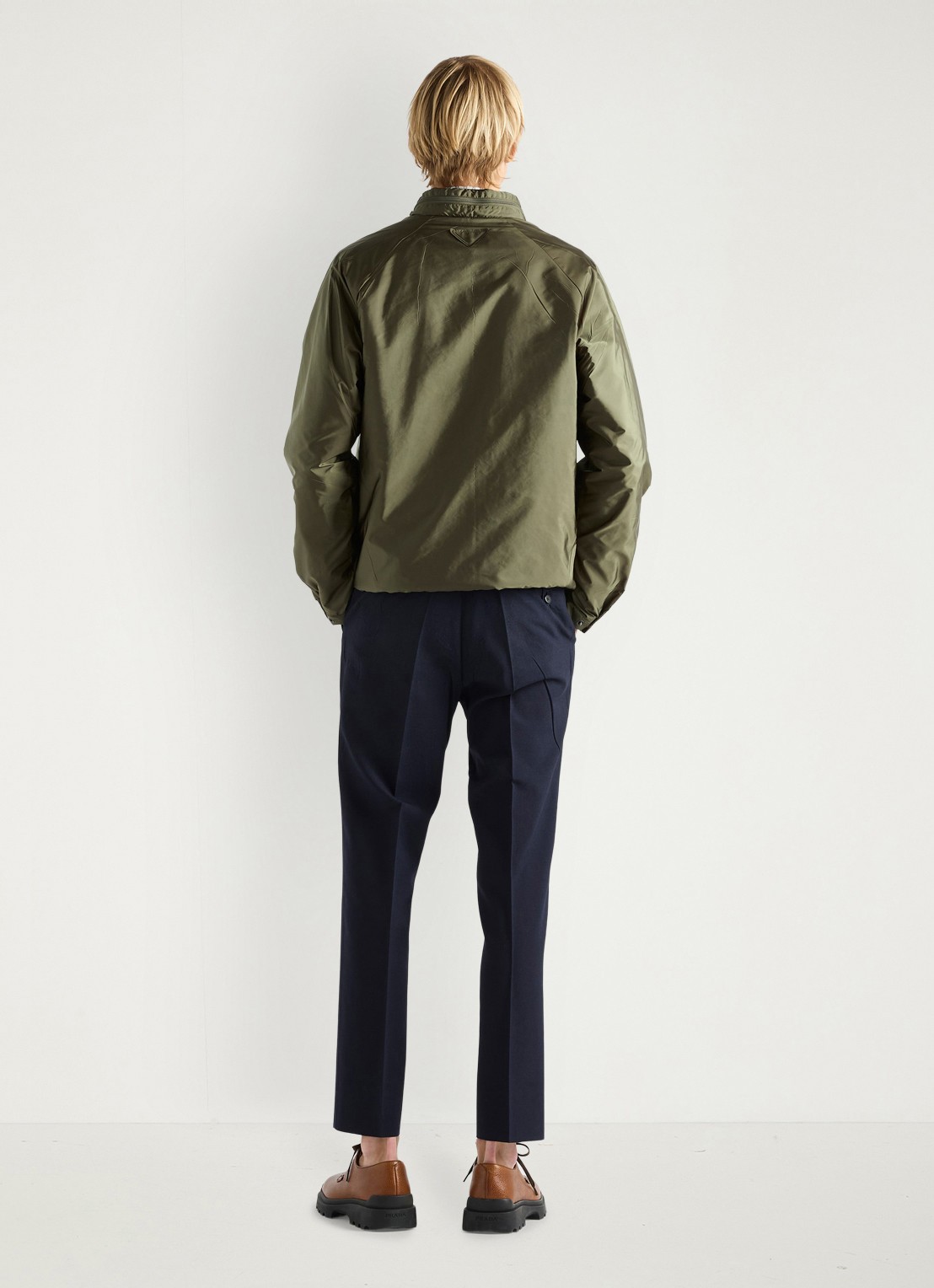 Prada Re-Nylon jack met opbergbare capuchon - achterkant 6 legergroen