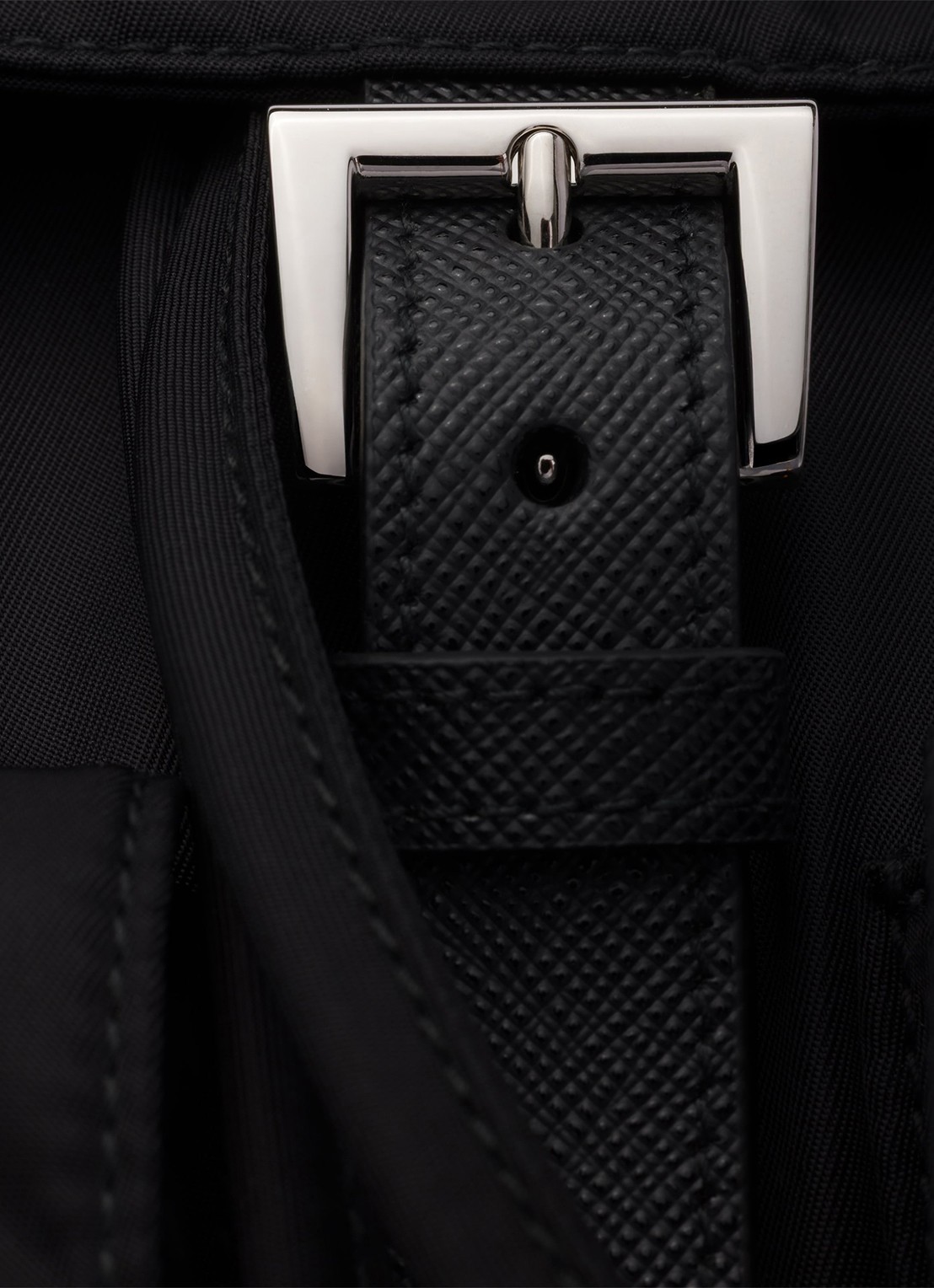 Prada Re-Nylon Medium rugzak met leren details - detail 4 zwart