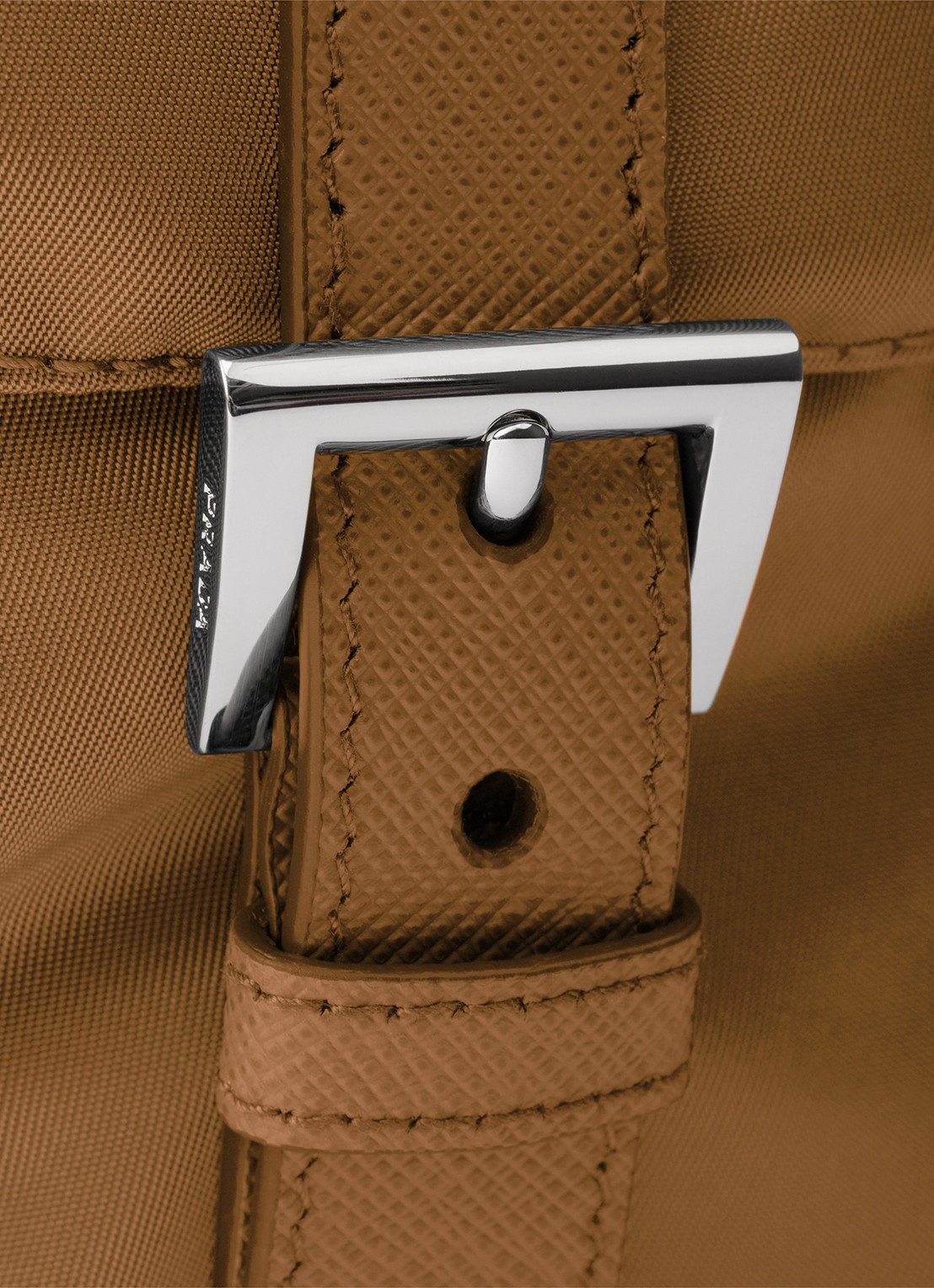 Prada Re-Nylon Medium rugzak met leren details - detail 5 camel