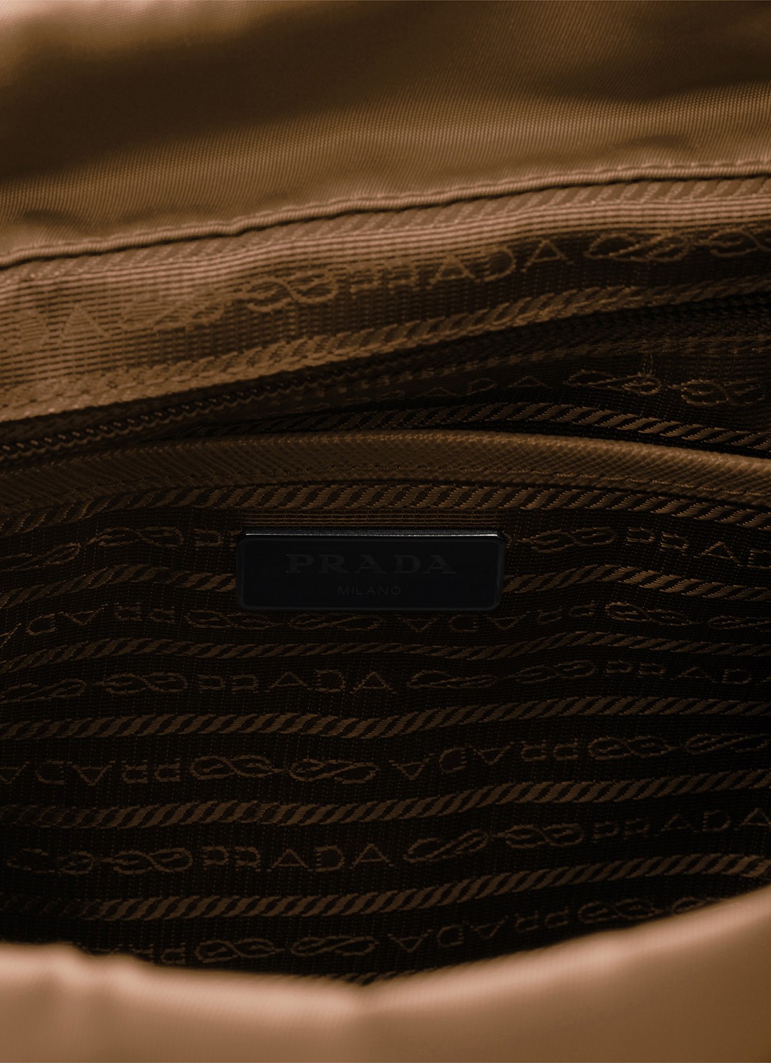 Prada Re-Nylon Medium rugzak met leren details - detail 6 camel