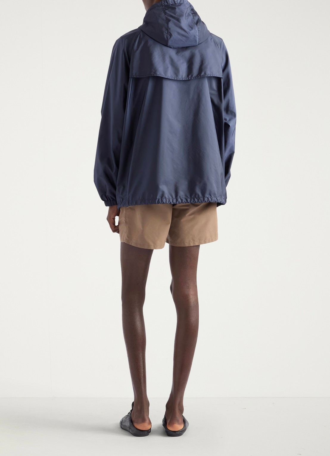 Prada Re-Nylon oversized jack met capuchon en ritszakken - achterkant donkerblauw