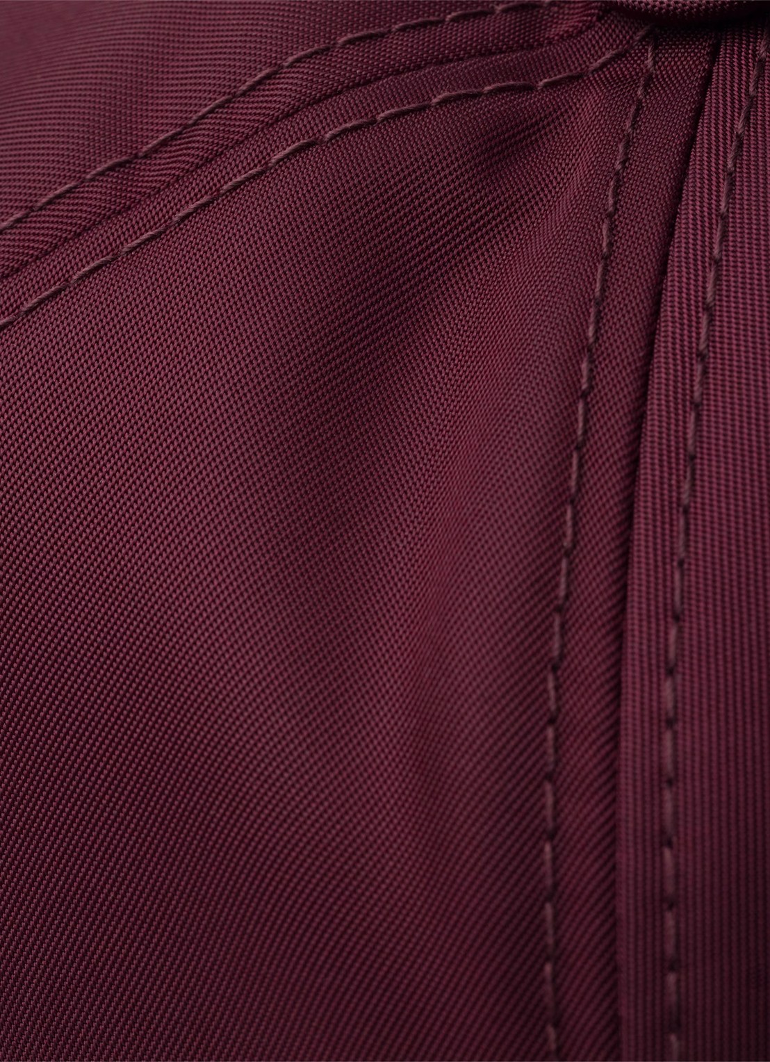Prada Re-Nylon pet met logo - detail 3 bordeauxrood