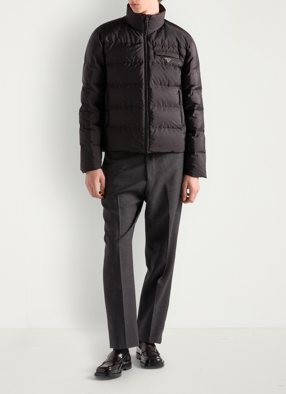 Prada Re-Nylon puffer jack met donsvulling - voorkant 2 zwart