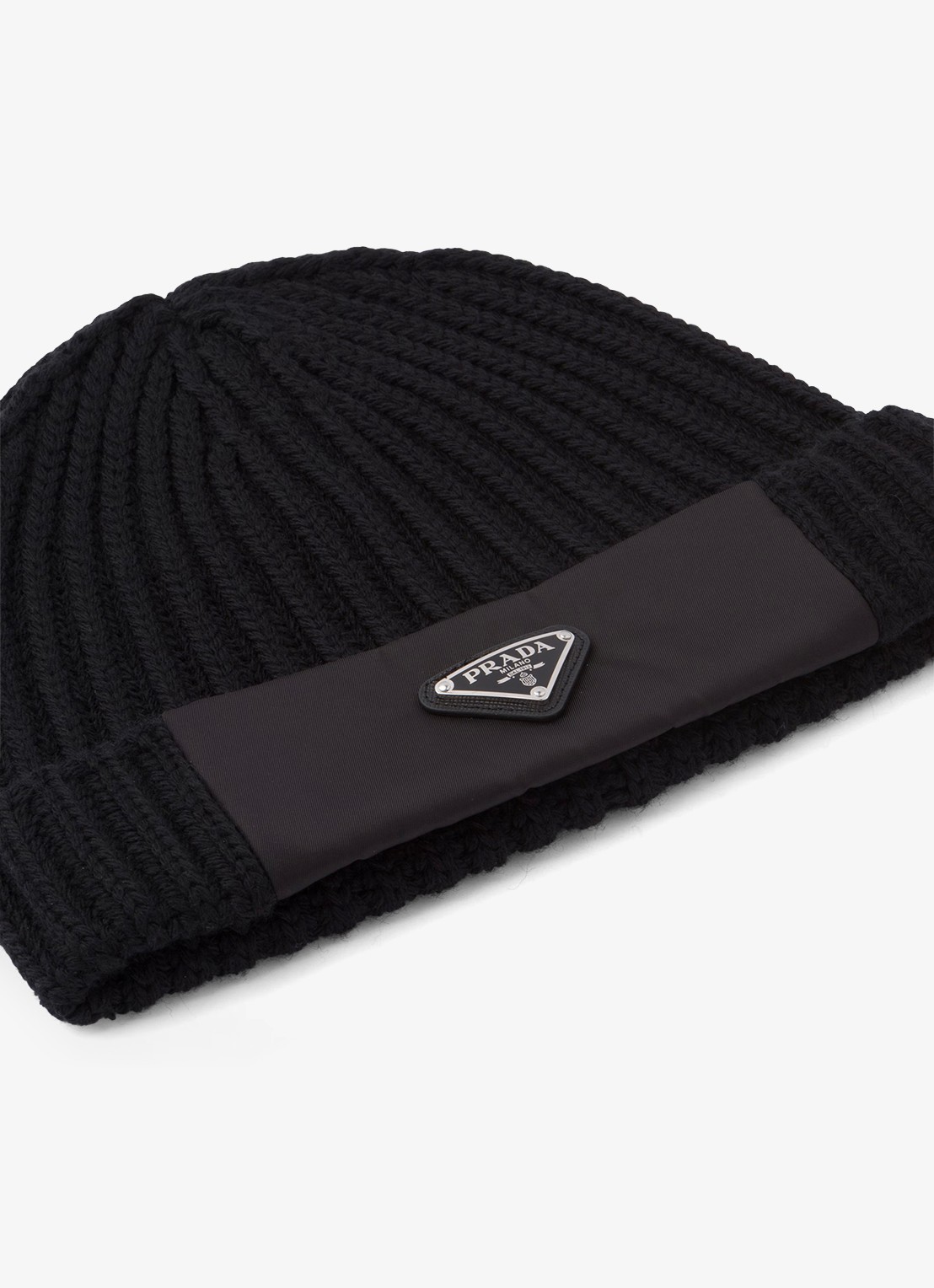 Prada Re-Nylon ribgebreide muts met logo - detail 2 zwart