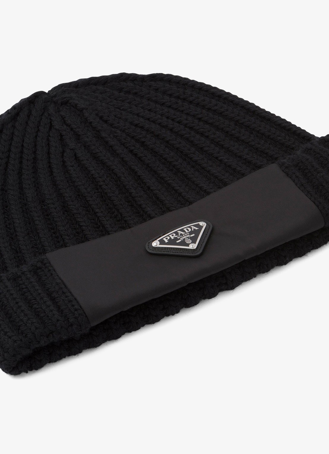 Prada Re-Nylon ribgebreide muts met logo - detail 4 zwart