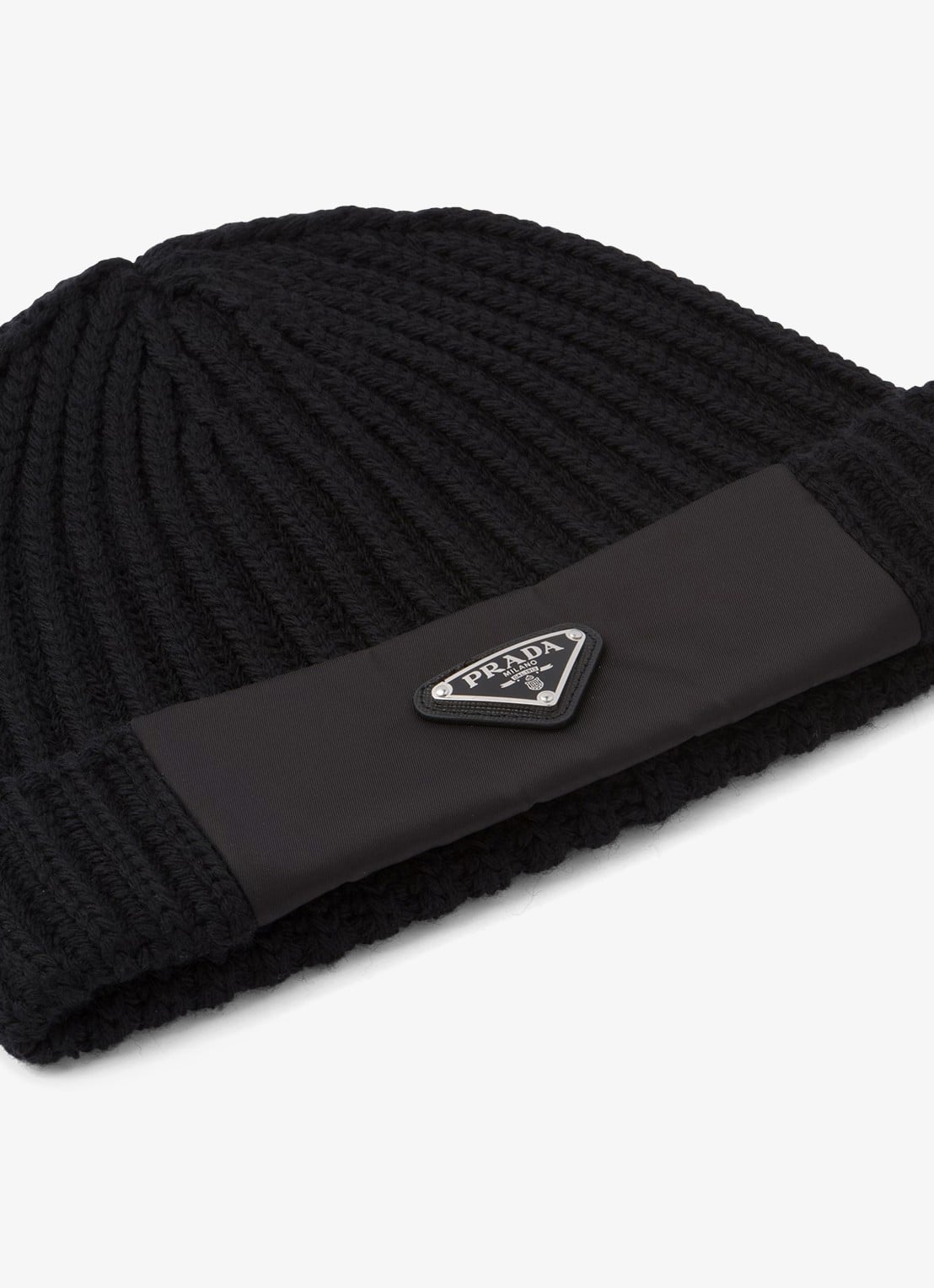 Prada Re-Nylon ribgebreide muts van wol met logo - voorkant 2 zwart