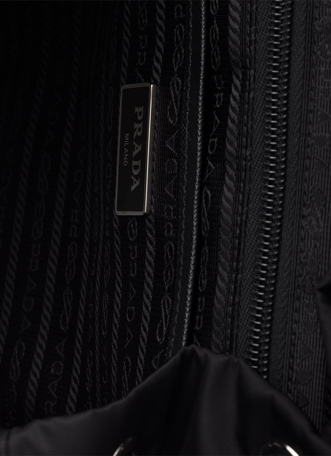 Prada Re-Nylon rugzak met leren details - detail 4 zwart