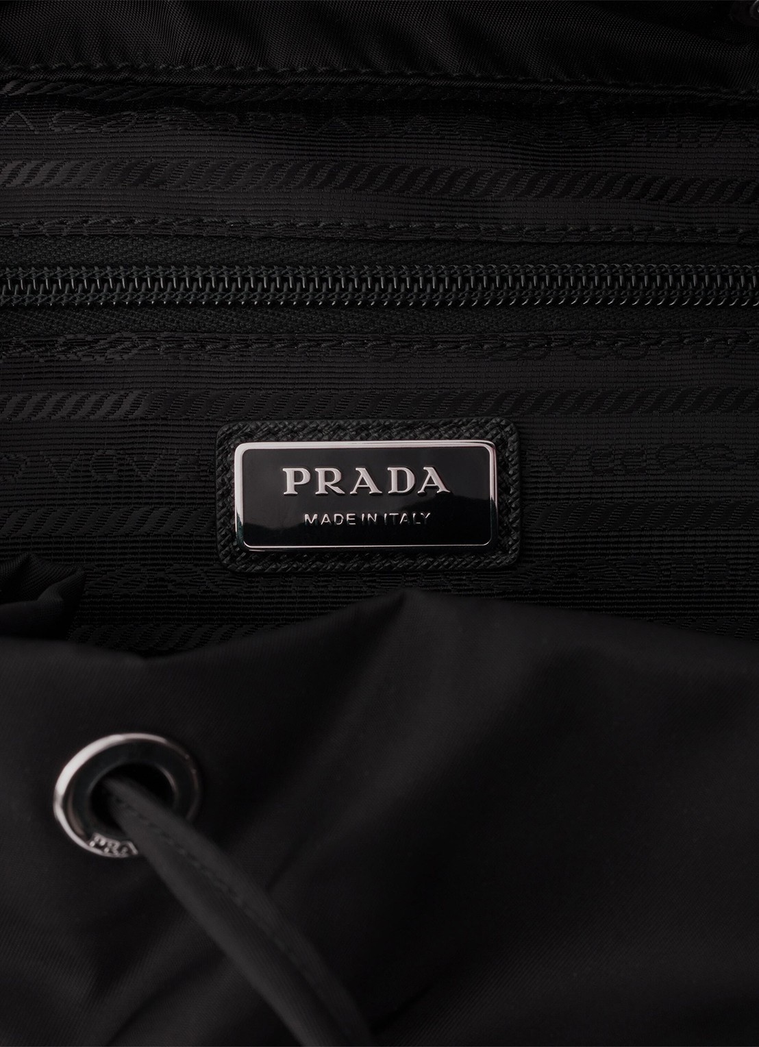 Prada Re-Nylon rugzak met leren details - detail 4 zwart