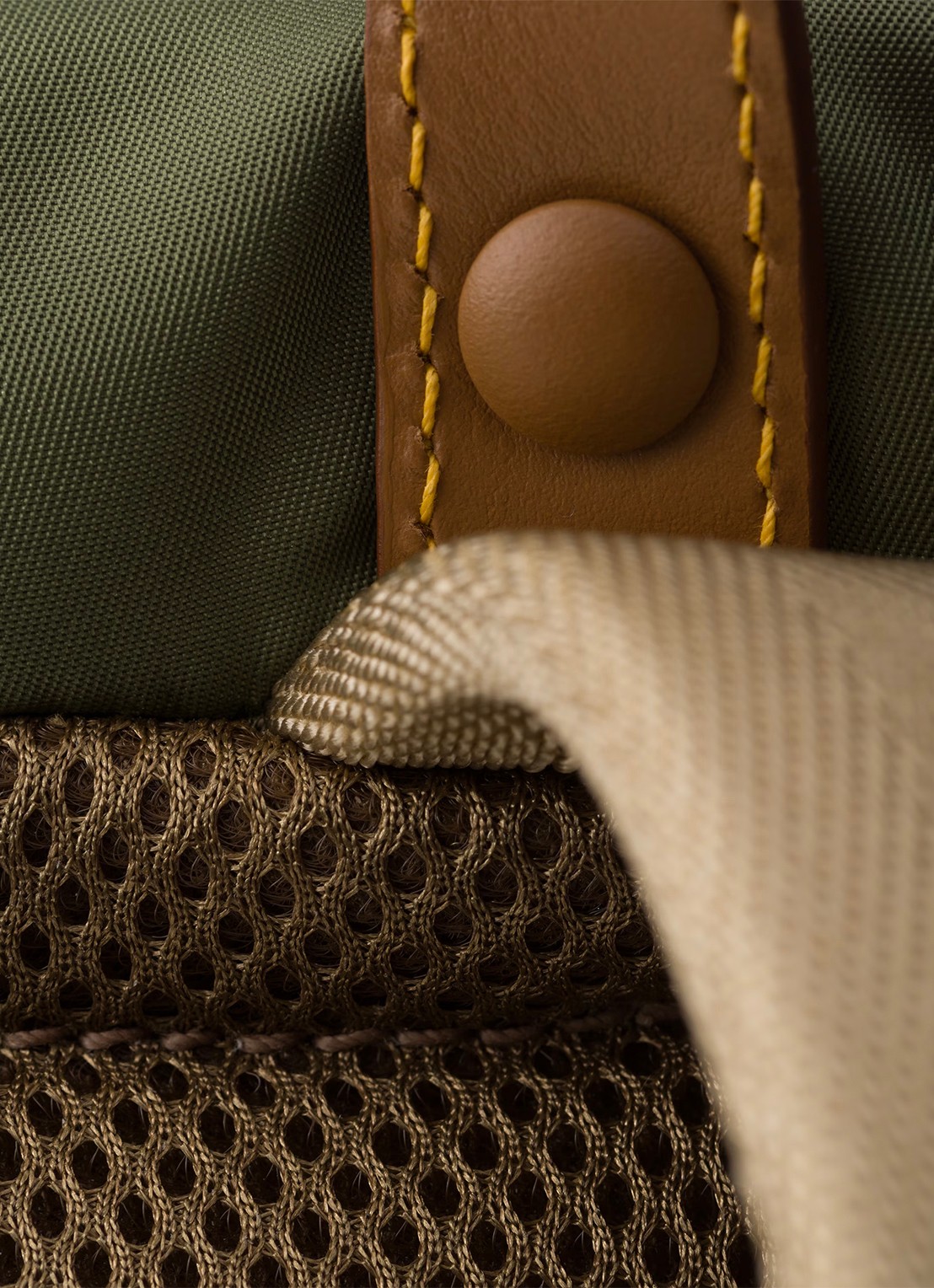 Prada Re-Nylon rugzak met leren details - detail 2 legergroen