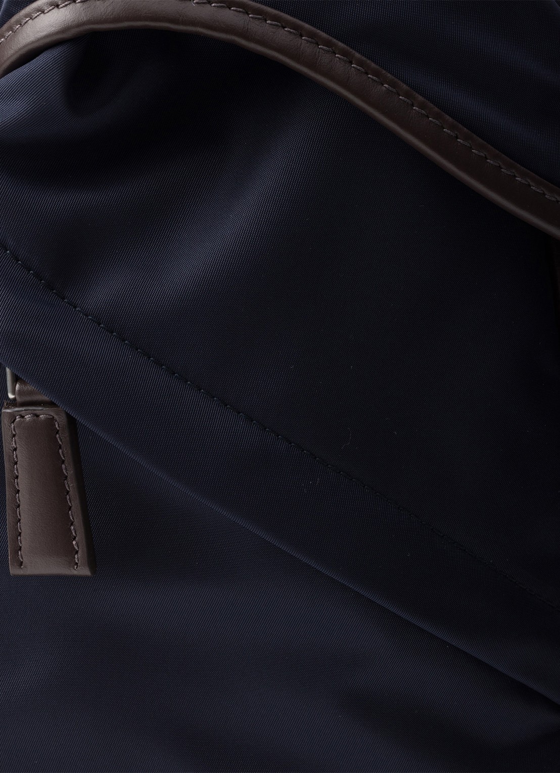 Prada Re-Nylon rugzak met leren details - detail 5 donkerblauw