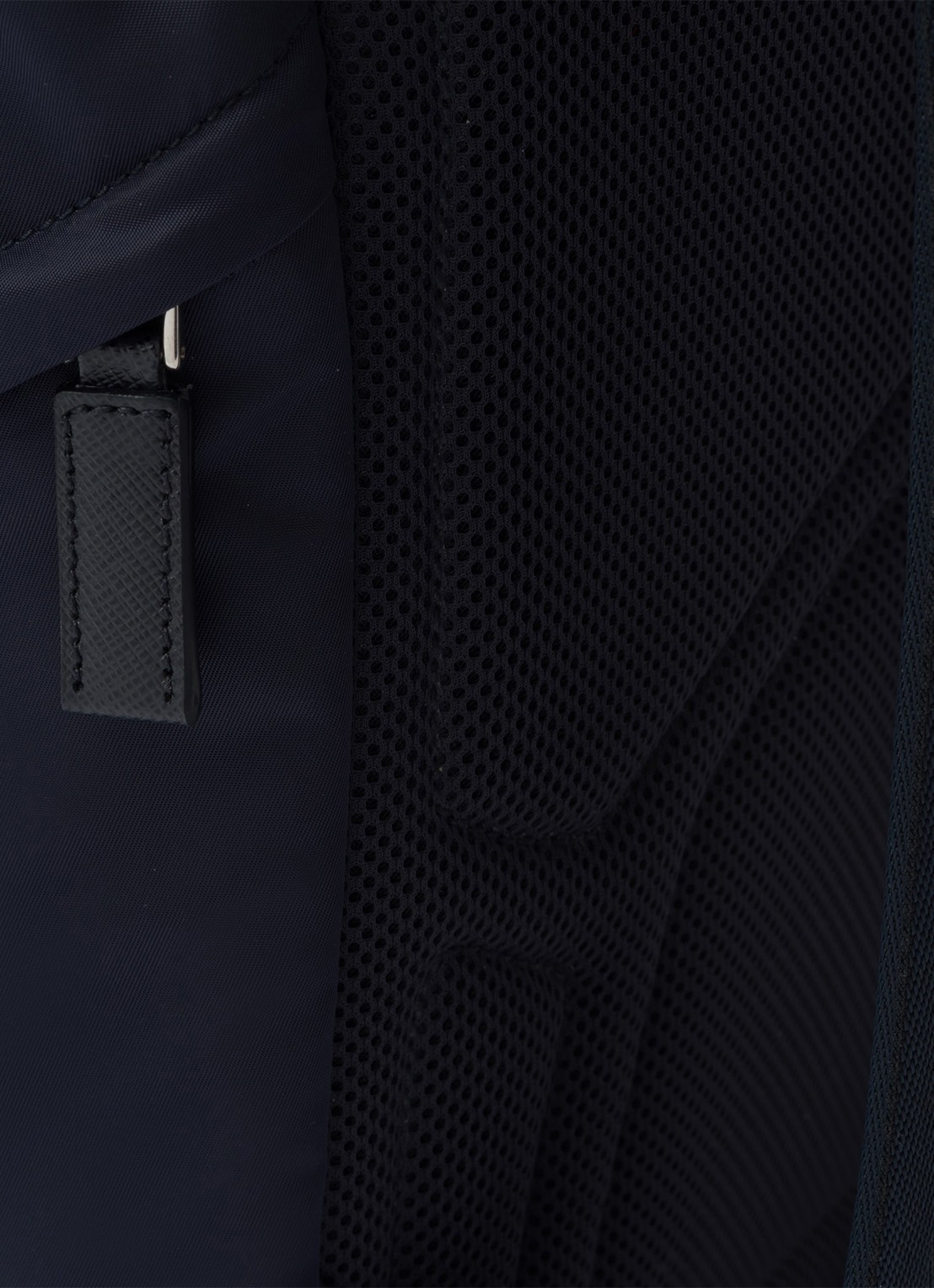 Prada Re-Nylon rugzak met leren details - detail 4 donkerblauw