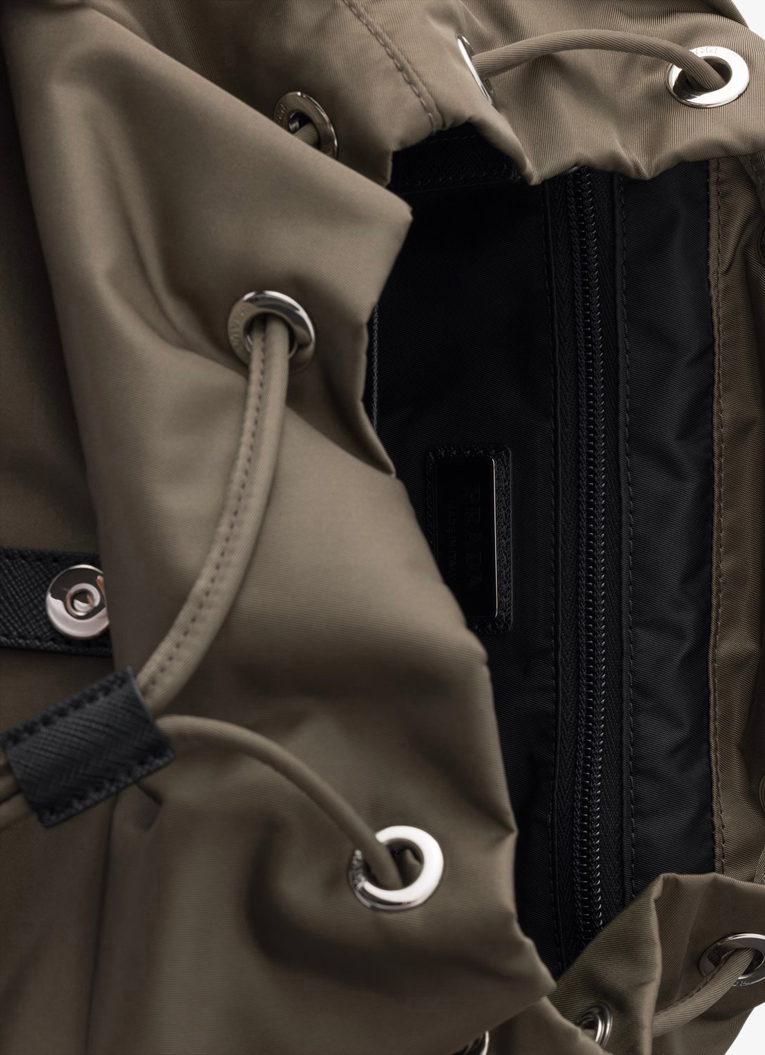 Prada Re-Nylon rugzak met leren details - detail 3 legergroen